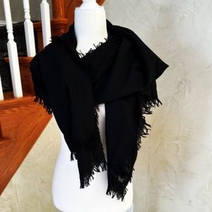 NWOT Henri Bendel 100% Cashmere Pashmina in Black